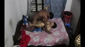 Desi Bhabha i jej współlokator angażują się w ekscytujący Bangladesz porno 4 / min 40 sec