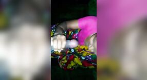 Bangla / Tamil bir bebeğin amına sahip Hint pornosu 0 dakika 0 saniyelik