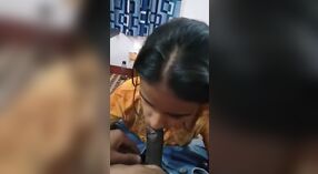 Desi mms video fitur cah wadon enom menehi bukkake lan ngisep pitik jago hard 0 min 0 sec