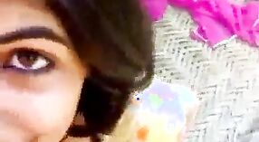 Video HD de una novia india amateur disfrutando del sexo al aire libre 1 mín. 50 sec