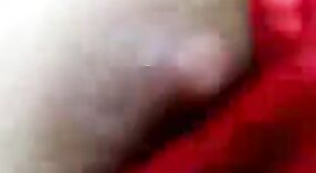 Vídeo em HD de uma namorada Indiana Amadora a desfrutar de sexo ao ar livre 2 minuto 50 SEC