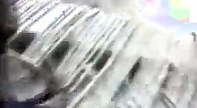 Video HD de una novia india amateur disfrutando del sexo al aire libre 4 mín. 20 sec