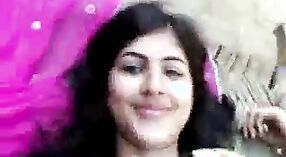 Video HD de una novia india amateur disfrutando del sexo al aire libre 0 mín. 50 sec