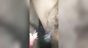 Desi kız gets becerdin sert tarafından devar içinde bu scandalous MMC video 2 dakika 50 saniyelik