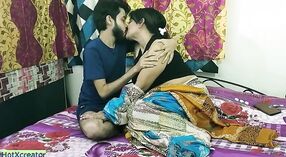 Madrastra Desi consuela a su hijo sexualmente excitado con sexo anal 1 mín. 20 sec