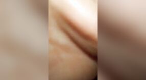 Desi bambino gode suzione e diteggiatura lei micio in questo steamy video 0 min 0 sec