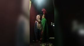 Video de sexo casero con una pareja Desi que se entrega al sexo oral y penetrante apasionado 1 mín. 30 sec