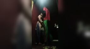 Vidéo de sexe à la maison mettant en vedette un couple Desi se livrant à des relations sexuelles orales et pénétrantes passionnées 0 minute 30 sec