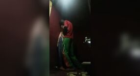 Video seks ing Omah Sing Nampilake Pasangan Desi sing seneng banget karo jinis oral lan penetrasi 0 min 40 sec