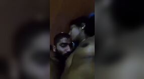 Desi cặp vợ chồng indulges trong một số steamy boob-sự nịnh hót hành động trong này video 2 tối thiểu 50 sn