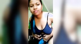 Gadis desi menjadi nakal dengan vaginanya dan payudara kendor besar saat mengganti bra-nya 1 min 50 sec