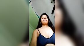 Gadis desi menjadi nakal dengan vaginanya dan payudara kendor besar saat mengganti bra-nya 3 min 00 sec