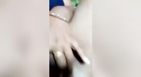 Desi menina fica impertinente com sua buceta e Grandes Seios Flácidos, enquanto a mudança de seu sutiã 0 minuto 50 SEC