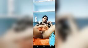 देसी भारतीय महिला व्हिडिओ कॉलवर तिच्या xxx प्रेमीकडे आपली पुच्ची प्रकट करते आणि एक एमएमएस पाठवते 0 मिन 0 सेकंद