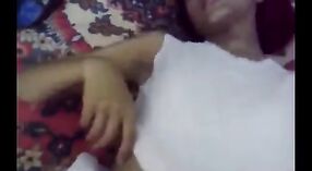 Video de sexo indio de una pareja joven e incestuosa que practica sexo duro 4 mín. 00 sec