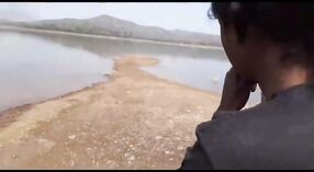 hillbilly-Liebhaber haben Sex im Freien am Flussufer in durchgesickertem MMS-Video 2 min 50 s
