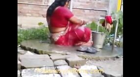 Sąsiad łapie Indian bhabhi w akcji na ukrytą kamerę 2 / min 40 sec