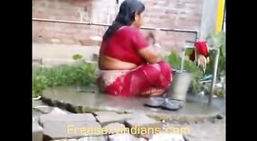 Sąsiad łapie Indian bhabhi w akcji na ukrytą kamerę 3 / min 00 sec