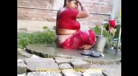 Vecino atrapa a bhabhi indio en el acto en cámara oculta 3 mín. 10 sec