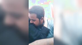 Skandal MMC pasangan Pakistan terungkap di webcam 0 min 50 sec