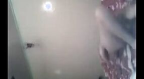 Hindi Masturbatie Video van een Kashmiri vriendin vingeren haar nauw kut 1 min 20 sec