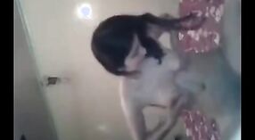 Keşmirli bir Kız Arkadaşının Hintçe Mastürbasyon Videosu Onu Sıkı Kedi Parmaklıyor 3 dakika 20 saniyelik