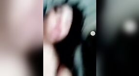 Il video XXX della moglie pakistana la cattura nuda e sfoggia i suoi seni per il suo amante 1 min 10 sec