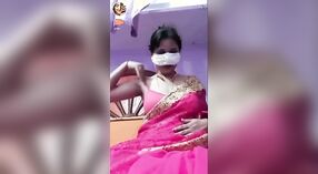 Bhabhi da Índia coloca em um sedutor webcam show 0 minuto 0 SEC