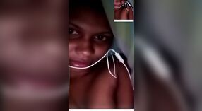 Close-up weergave van een jonge Sri Lankaanse meisje Desi meloenen in deze stomende video 0 min 0 sec