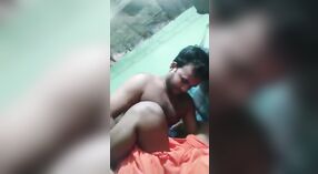 La vidéo torride à la maison d'un couple de Bangla capture leur rencontre passionnée 0 minute 0 sec