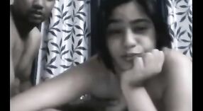 Novia universitaria india con grandes tetas hace una mamada experta en este video gratuito 25 mín. 50 sec