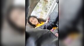 Paquistanês menina da Faculdade Paki dá seu namorado um boquete sensual no carro 3 minuto 50 SEC