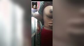 Bangla Desi kaendahan nuduhake mati dheweke amba alam susu ing video selfie 2 min 50 sec