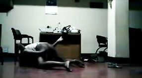 El video de sexo indio de Bhabhi Punam captura la acción caliente y humeante en el pueblo 2 mín. 40 sec