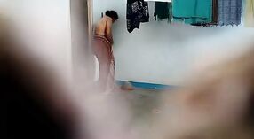 Bhabhi India Selatan telanjang dan disetubuhi di kamera tersembunyi 2 min 10 sec