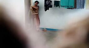 Bhabhi India Selatan telanjang dan disetubuhi di kamera tersembunyi 2 min 30 sec