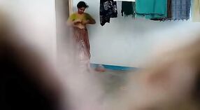 Zuid-indiase bhabhi krijgt naakt en geneukt op Verborgen camera 2 min 50 sec