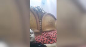 Tia Desi safado palhaçadas com seu amigo neste Quente paquistanês vídeo 1 minuto 40 SEC