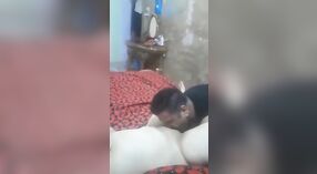 Bibi Desi kang nakal antics karo kanca ing video Pakistan panas iki 2 min 30 sec