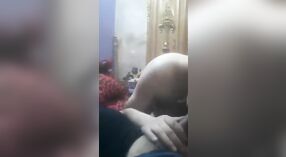 Desi Teyze'nin yaramaz maskaralıkları bu sıcak Pakistanlı videoda arkadaşıyla 0 dakika 40 saniyelik