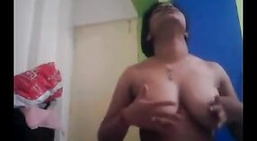 Hausgemachtes Sexvideo von Tante Indianer mit einem reifen Chef und einer Magd 2 min 50 s