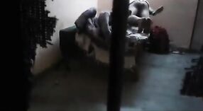 Indiana bhabhi fica para baixo e sujo neste oculto cam vídeo pornô 4 minuto 10 SEC