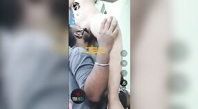 Vollbusige Desi-Frau wird von ihrem maskierten Ehemann in einer dampfenden Sexshow auf IM geschlagen 0 min 0 s