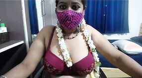 Molliges Desi-Mädchen wird im online-porno-video von neugierigen Kerlen geschlagen 0 min 0 s