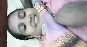 Bhabhi membuatnya mengisi ayam dalam video panas 0 min 0 sec