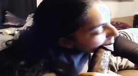 Vidéo de sexe indien mettant en vedette une magnifique fille de Jaipur suçant une bite 3 minute 40 sec