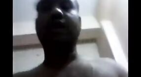 Indiase bhabhi met grote borsten heeft hete seks thuis met haar vriend 1 min 20 sec