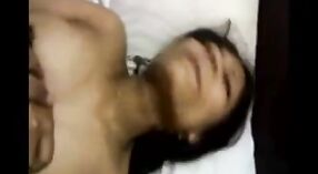 Indyjski bhabhi z duży cycki ma gorący seks w dom z jej przyjaciel 1 / min 50 sec