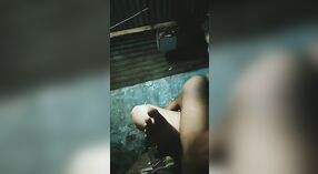 Bangla sex tape di matura signora in azione hardcore con il suo locale MMS cliente 7 min 00 sec