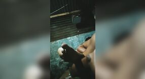 Bangla sex tape di matura signora in azione hardcore con il suo locale MMS cliente 7 min 50 sec